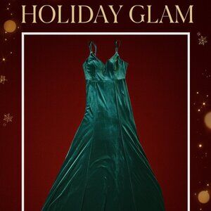 City Vibe Emerald Velvet Maxi Dress  Holiday Glam  Size 16 Plus 💚✨